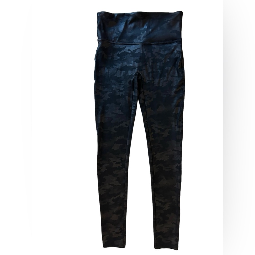 Spanx Faux Leather Camo Leggings Women's Size Medium Black‎ Shiny